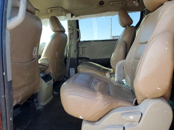 2016 TOYOTA SIENNA