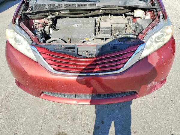2016 TOYOTA SIENNA