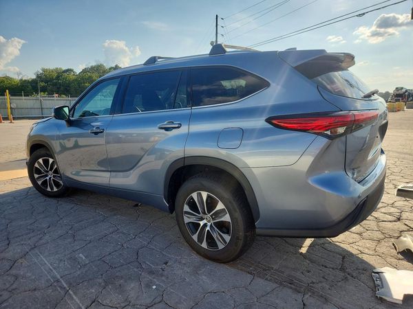 2021 TOYOTA HIGHLANDER XLE Nav