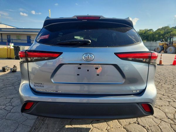 2021 TOYOTA HIGHLANDER XLE Nav