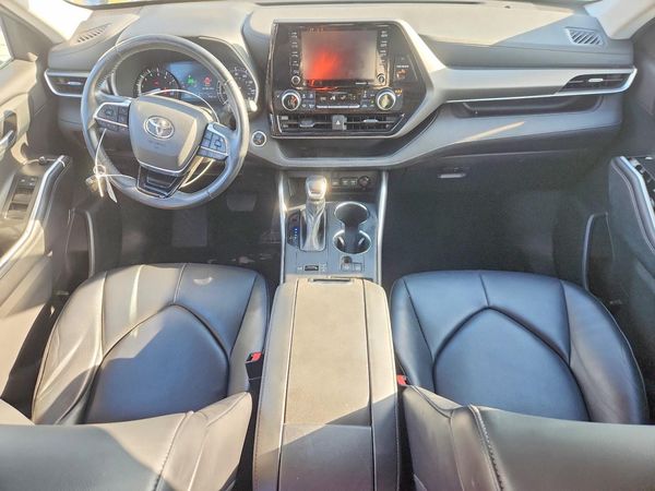 2021 TOYOTA HIGHLANDER XLE Nav