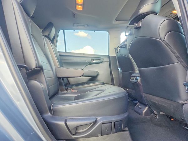 2021 TOYOTA HIGHLANDER XLE Nav