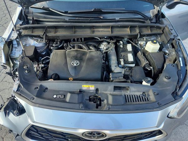 2021 TOYOTA HIGHLANDER XLE Nav