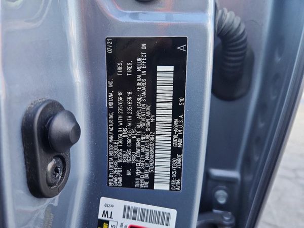 2021 TOYOTA HIGHLANDER XLE Nav