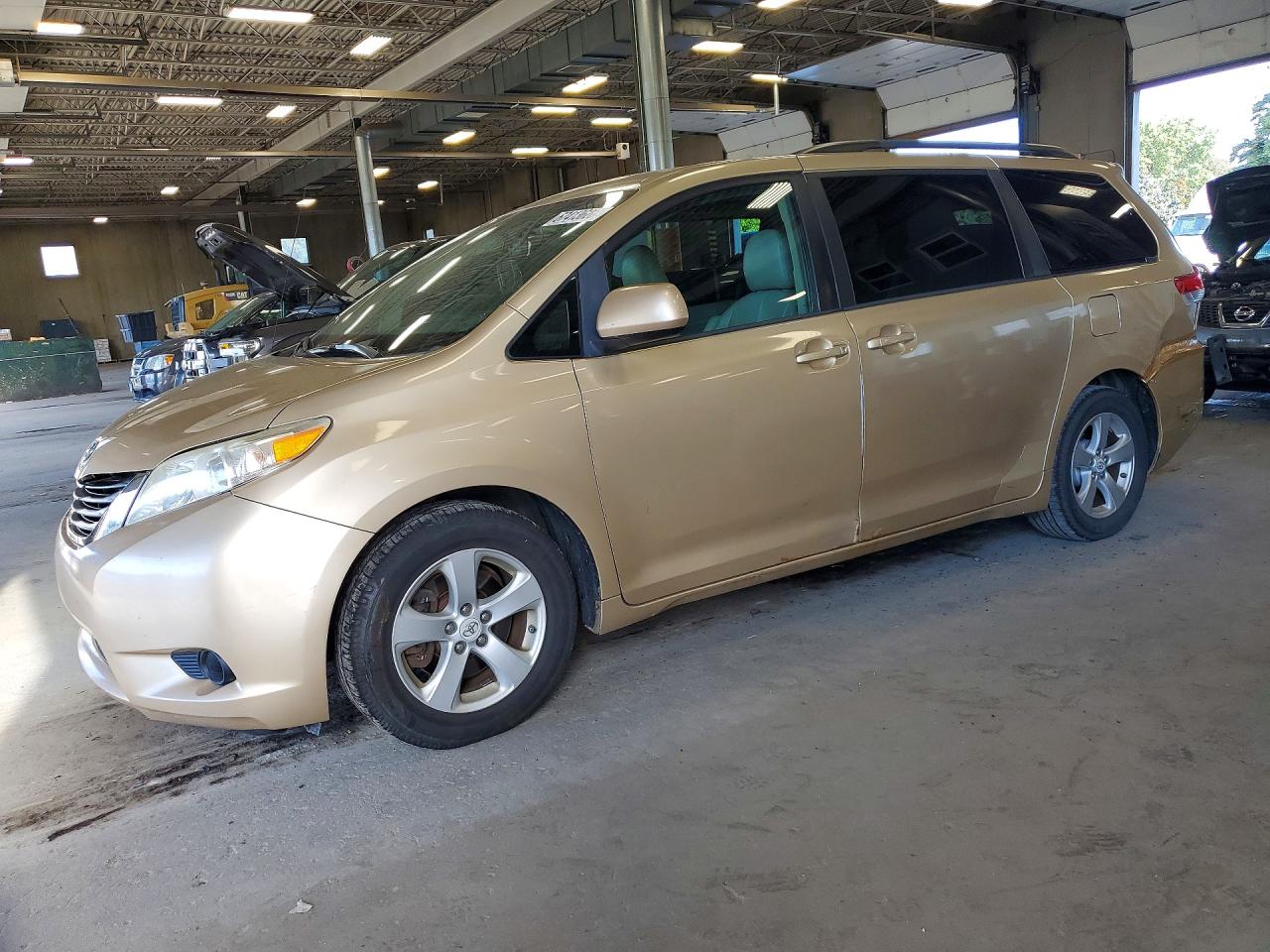 2013 TOYOTA SIENNA