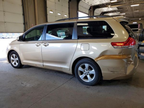 2013 TOYOTA SIENNA