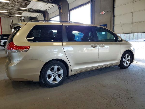 2013 TOYOTA SIENNA