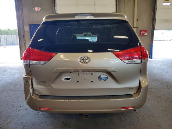 2013 TOYOTA SIENNA