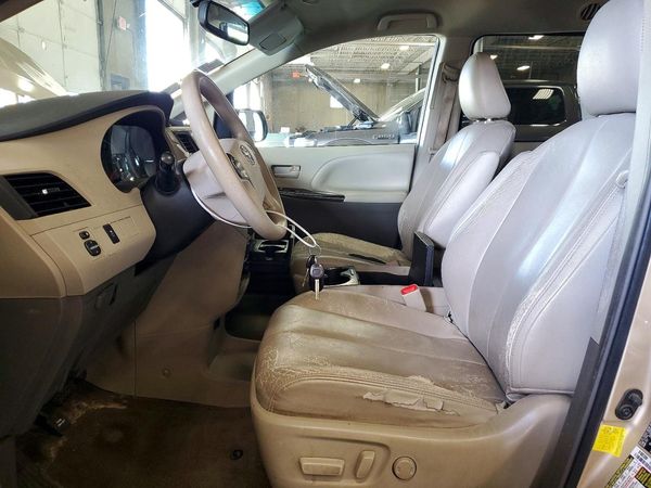 2013 TOYOTA SIENNA