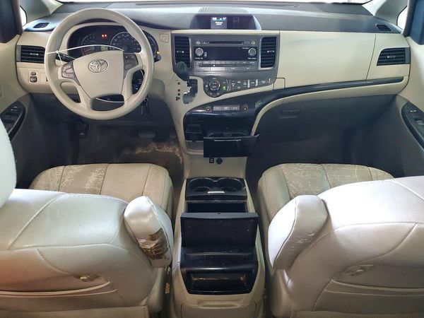 2013 TOYOTA SIENNA