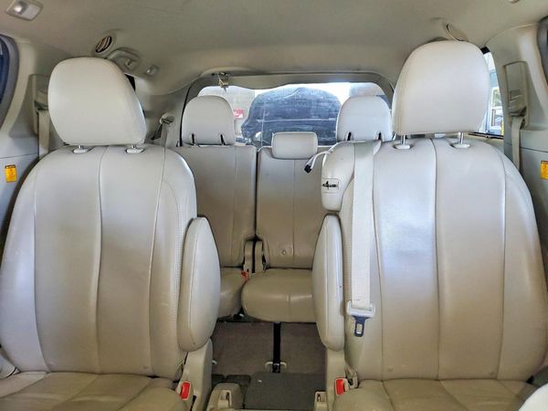 2013 TOYOTA SIENNA