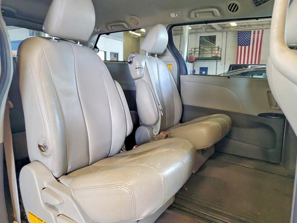 2013 TOYOTA SIENNA