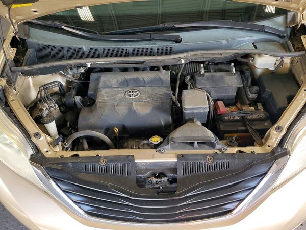 2013 TOYOTA SIENNA