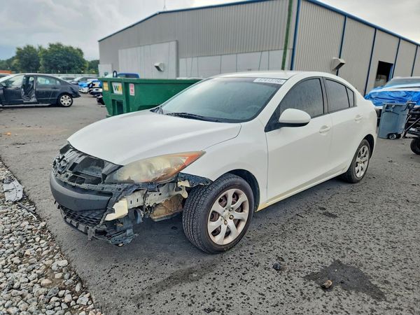 2013 MAZDA 3