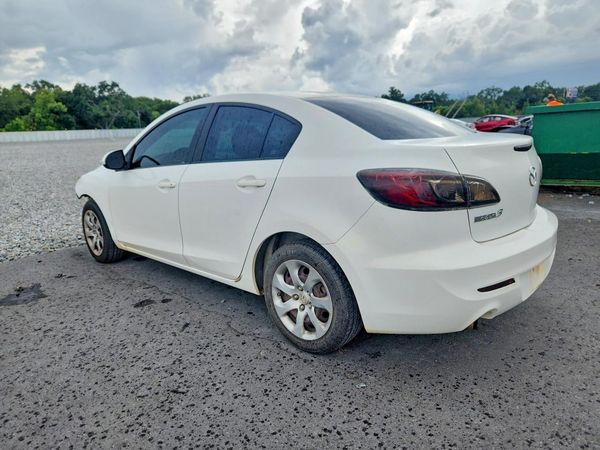 2013 MAZDA 3 SV/Base