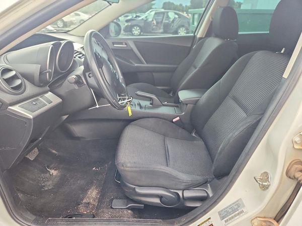 2013 MAZDA 3 SV/Base