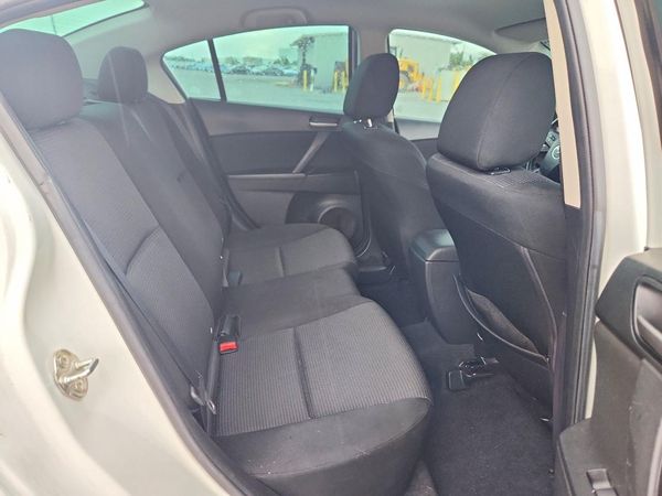 2013 MAZDA 3 SV/Base