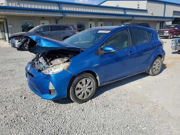 2013 TOYOTA PRIUS — Front 3/4