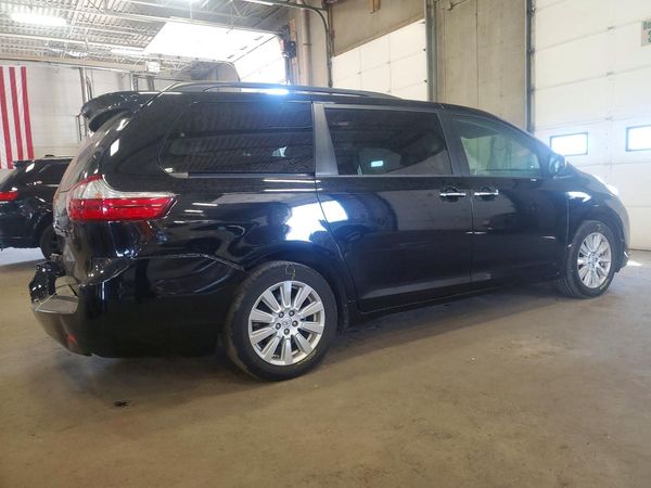 2017 TOYOTA SIENNA