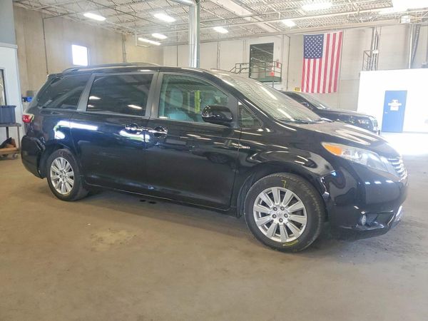 2017 TOYOTA SIENNA