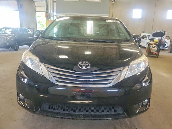 2017 TOYOTA SIENNA