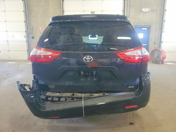 2017 TOYOTA SIENNA