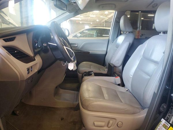 2017 TOYOTA SIENNA