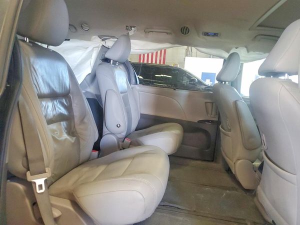 2017 TOYOTA SIENNA