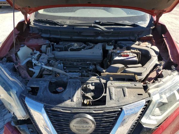 2019 NISSAN ROGUE — Engine bay