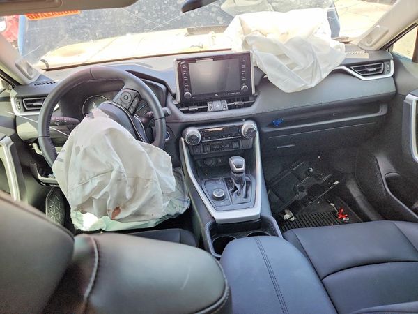 2021 TOYOTA RAV4 XLE Premium HV — CKPT