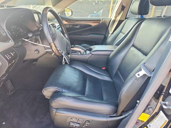 2017 LEXUS LS 460