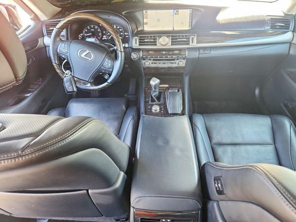 2017 LEXUS LS 460