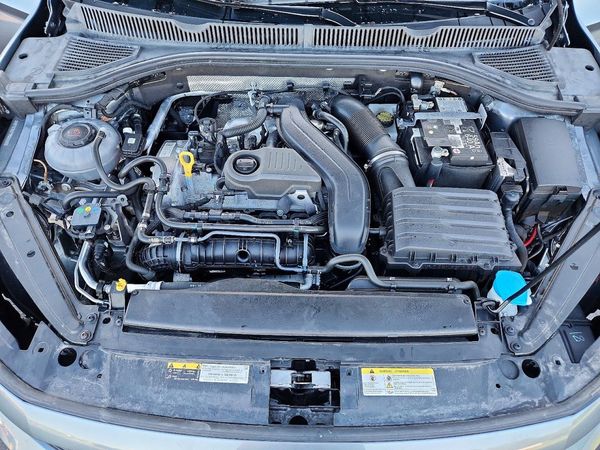 2025 VOLKSWAGEN JETTA SE — Engine bay