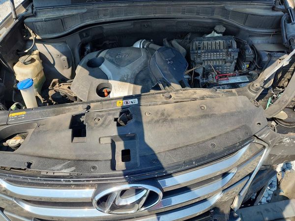 2013 HYUNDAI SANTA FE — Engine bay
