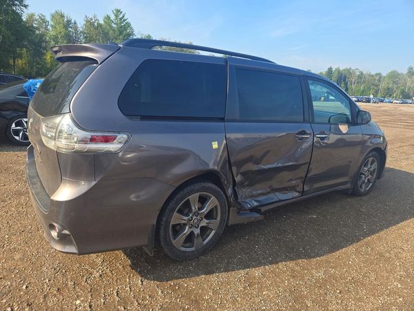 2018 TOYOTA SIENNA