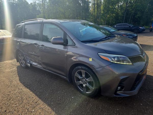 2018 TOYOTA SIENNA
