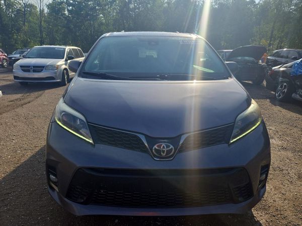 2018 TOYOTA SIENNA