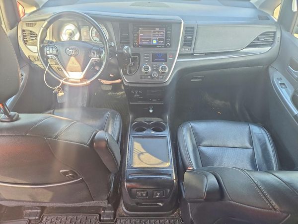 2018 TOYOTA SIENNA