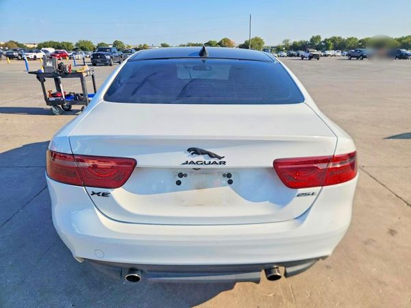 2018 JAGUAR XE