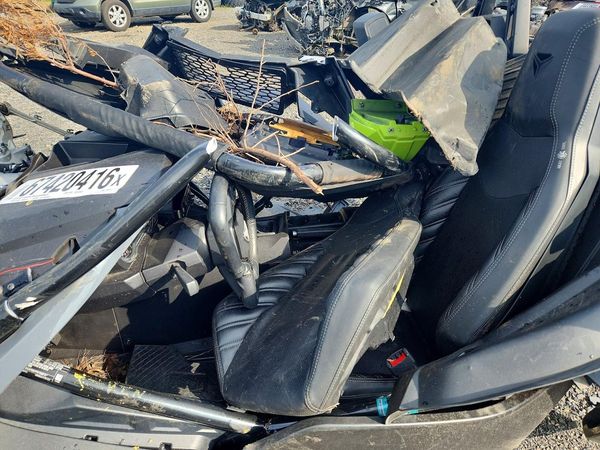 2023 POLARIS SLINGSHOT Manual — DENT