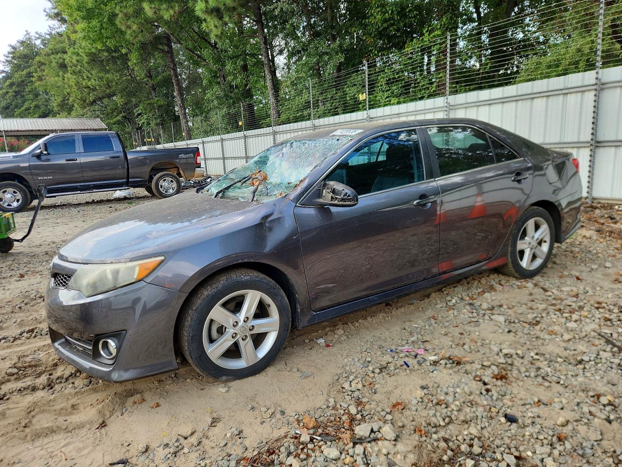 2013 TOYOTA CAMRY — Front 3/4