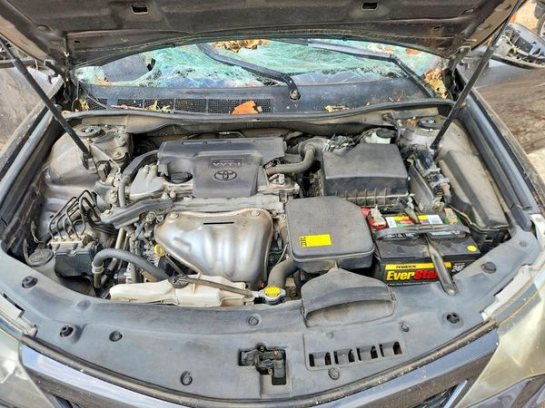 2013 TOYOTA CAMRY — Engine bay