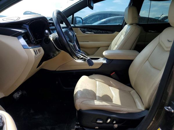 2019 CADILLAC XT5 Luxury — DENT