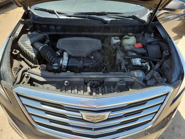 2019 CADILLAC XT5 Luxury — Engine bay