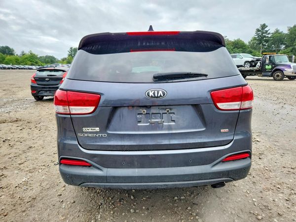 2016 KIA SORENTO L / LX