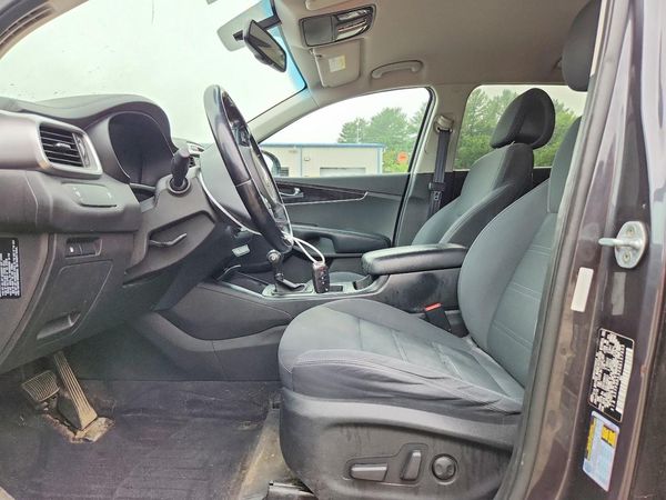 2016 KIA SORENTO L / LX