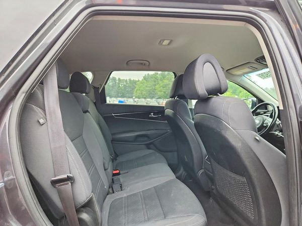 2016 KIA SORENTO L / LX