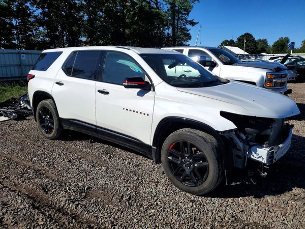 2022 CHEVROLET TRAVERSE Premier — Passenger 3/4