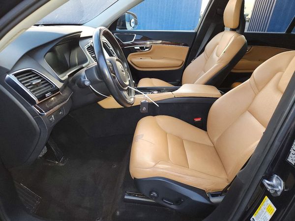 2016 VOLVO XC90