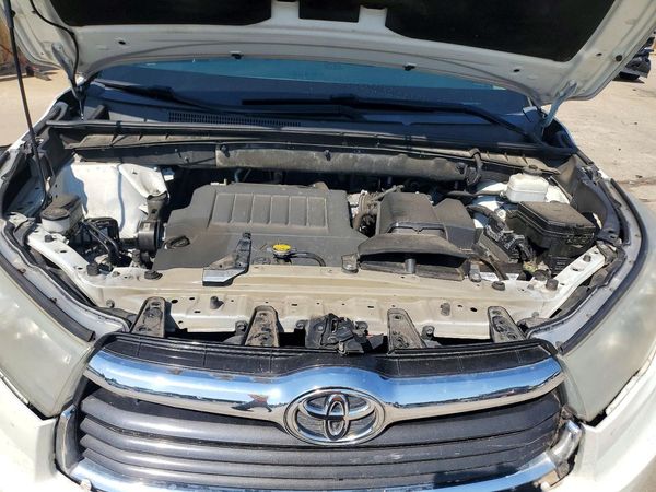2014 TOYOTA HIGHLANDER Base/Hybrid — Engine bay